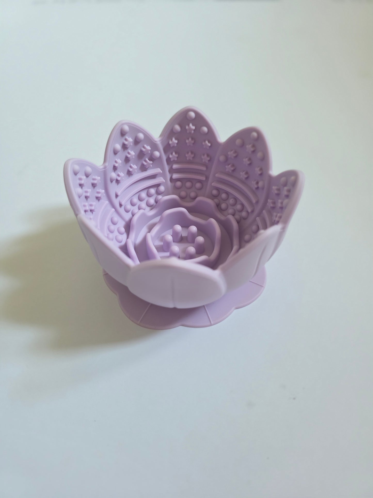 Lotus 🪷 slow feeder