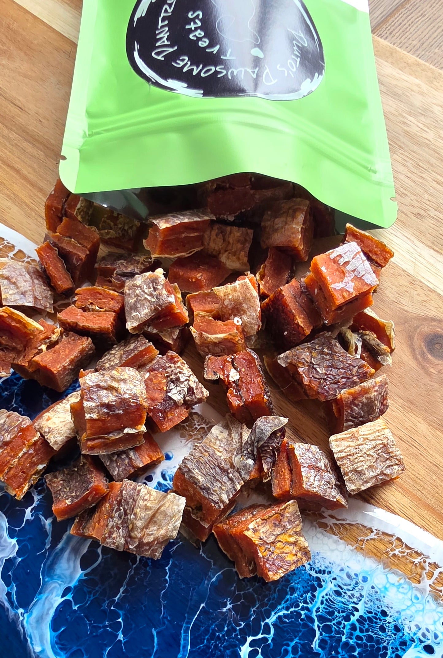 Salmon skin cubes 100g