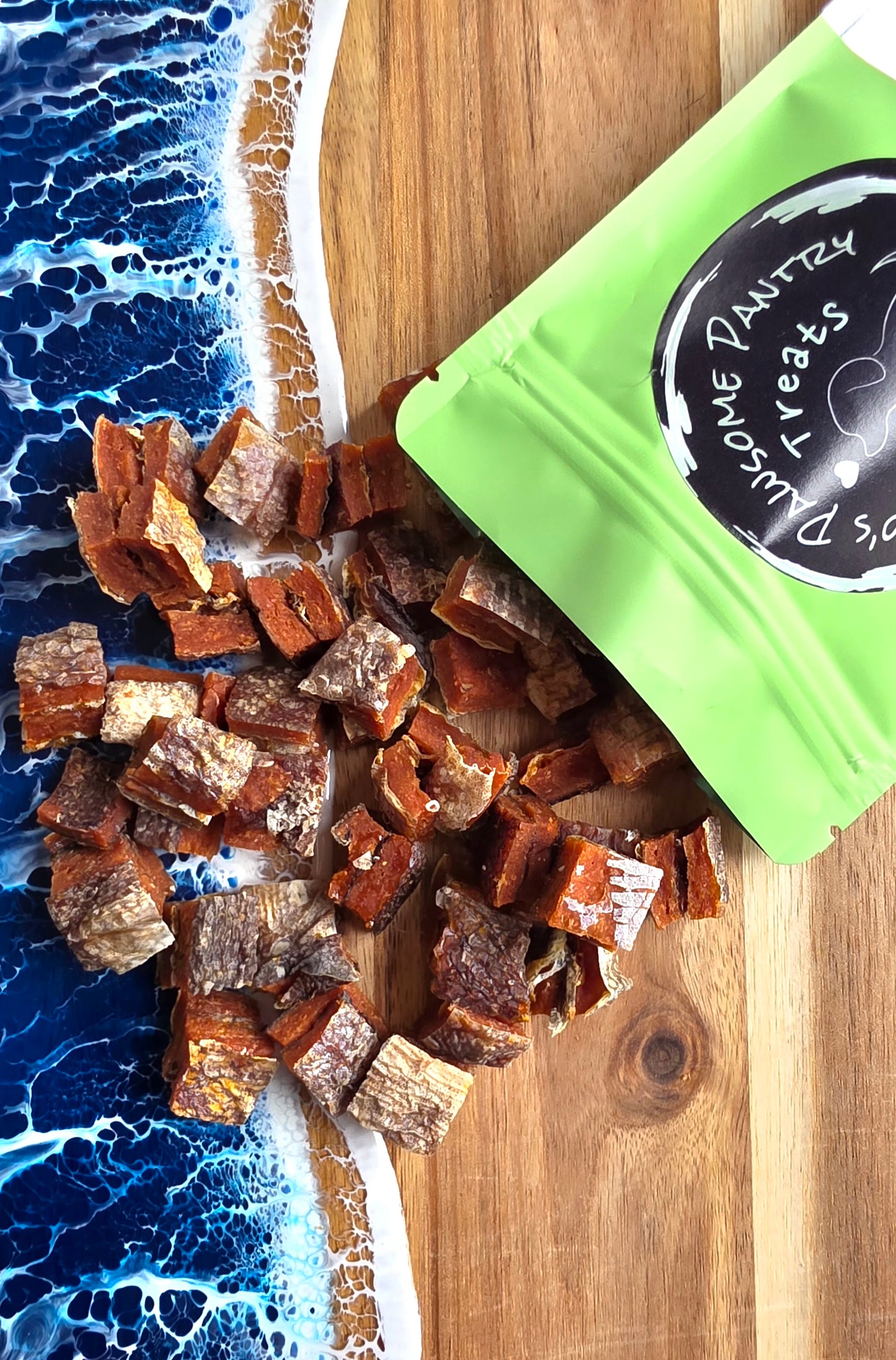 Salmon skin cubes 100g