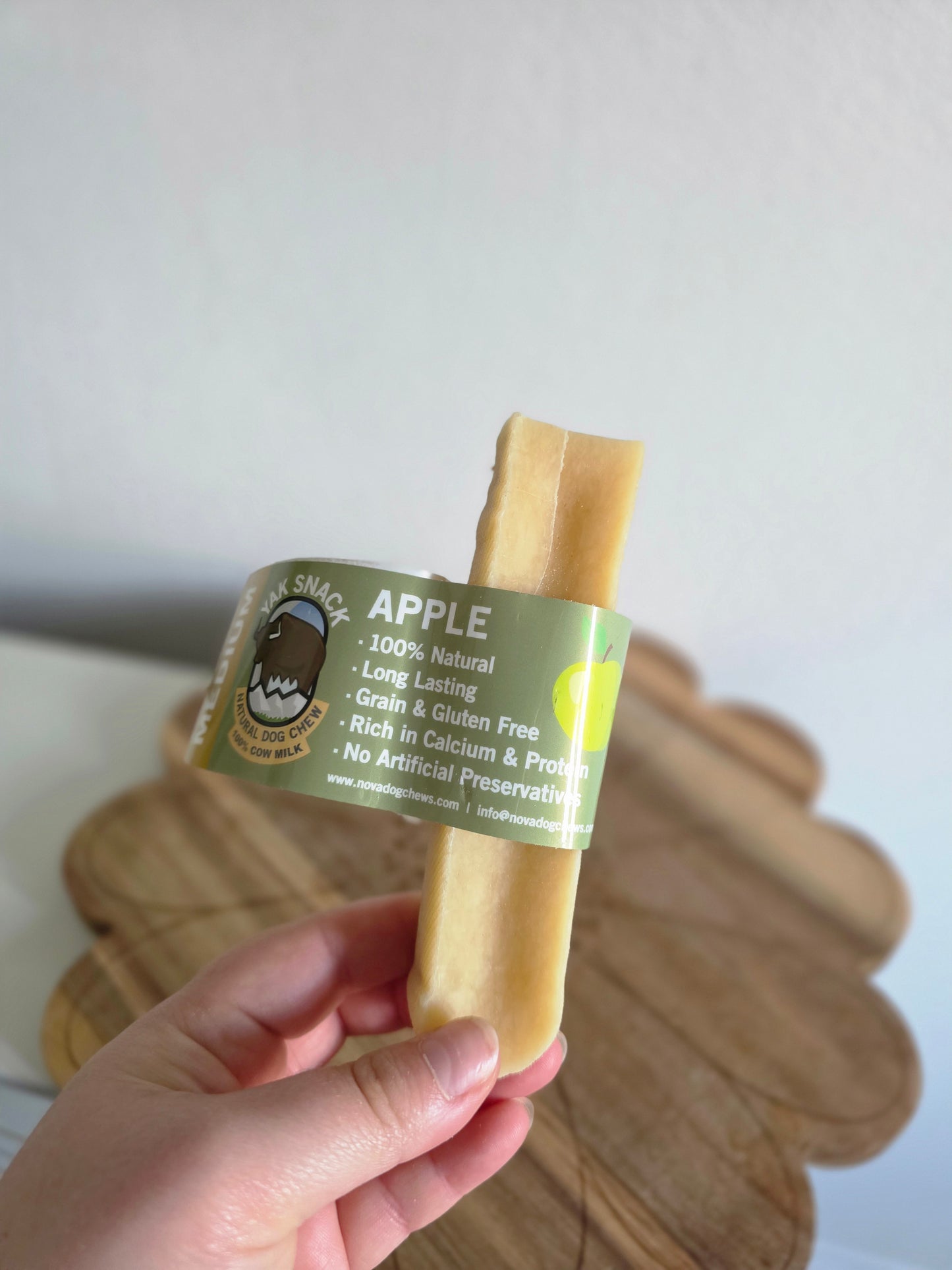 Apple yak chew (M)