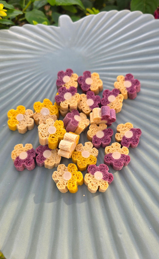 Crunchy floral bites 🌸🌼