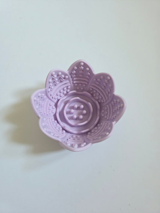 Lotus 🪷 slow feeder